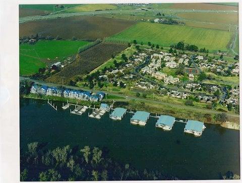 River View Marina offers modern covered and uncovered berths on the Sacramento River one mile upstream from downtown Sacramento.