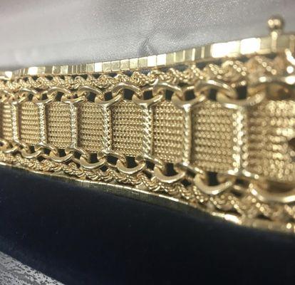 Beautiful Vintage 14KT Gold Bracelet