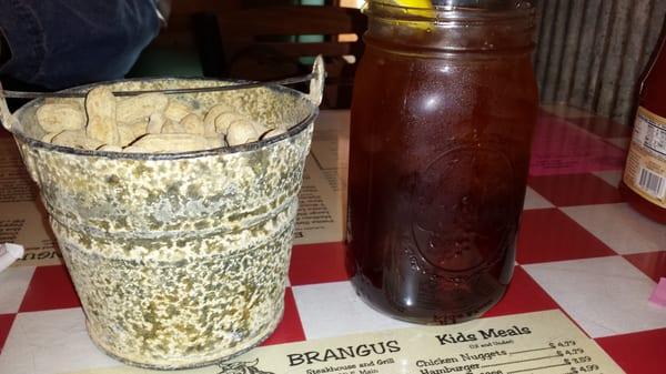 Sweet tea and the obligatory peanuts start us off right.