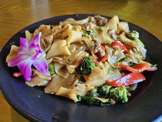 Drunken noodles with beef