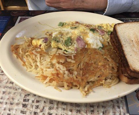 Western omelet with crispy Hashbrowns