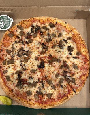 Sausage mushroom pizza