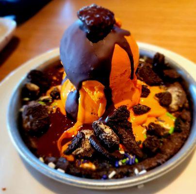 BJ'S RESTAURANT AND BREWHOUSE Spooky Pizookie