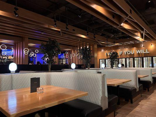 Moxies Interior