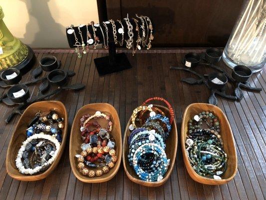 Large variety of jewelry