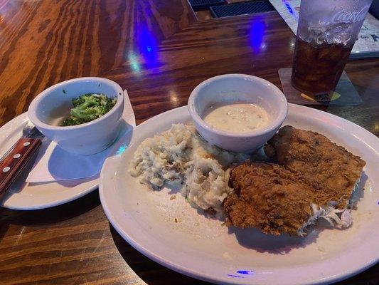 Fried Chicken Breast Dinner with Mashed Taters, Cream Gravy w/Broccoli side.