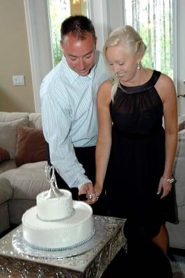 Michael & Kim's two tiered hand made sugar pearl wedding cake.