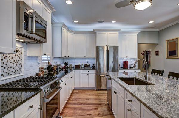 55 Flooring offers expert kitchen remodeling services, bringing your vision to life with quality materials and modern designs!