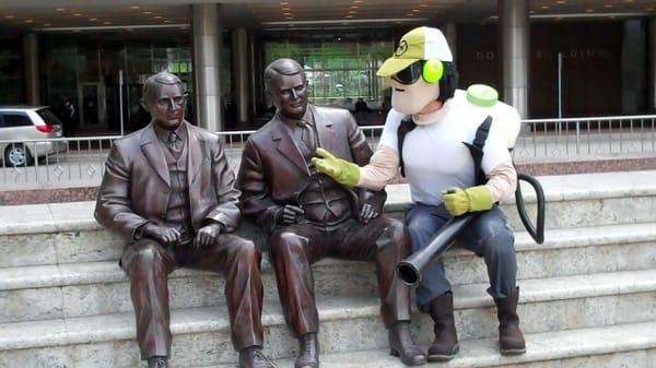 Dread skeeter chatting with the Mayo Brothers