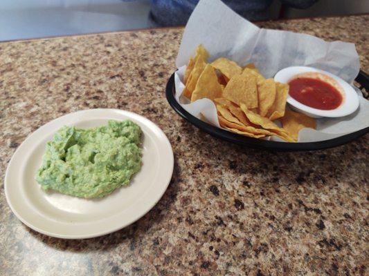 Chips & Guacamole, fresh/no fillers, didn't have the creaminess of a hass avocado, salt helped! house salsa has zero heat, but good flavor