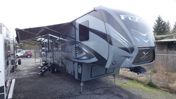 2018 Keystone Fuzion Toy hauler/party deck wants to make new memories with you.