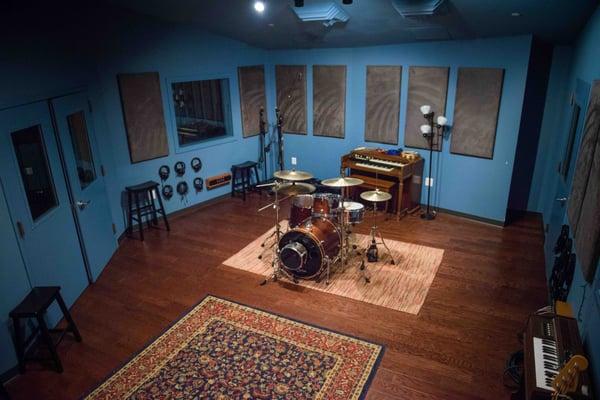 Blue Room Productions in Herndon, VA
 http://blueroommusicstudio.com/herndon-music-studio/