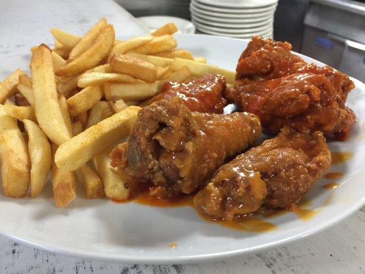 Hot wings with fries