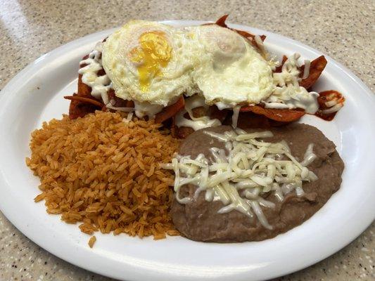 Chilaquiles Con Huevo #breakfast #eggs #chilaquiles #bistec