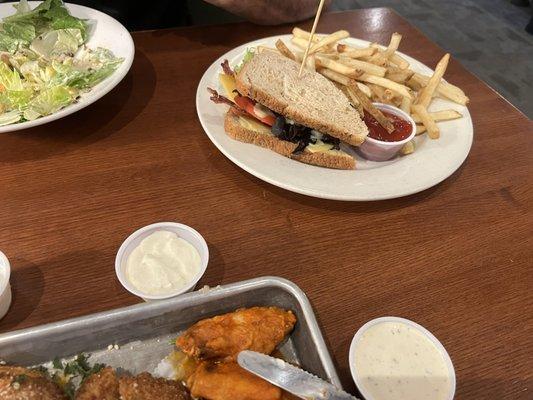 Lunch combo: salad & 1/2 club sandwich