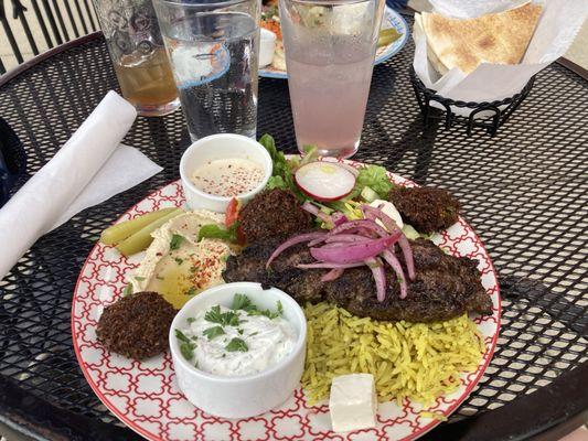 Kefta combo platter