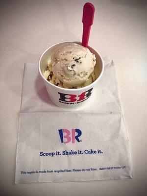 A two-scoop cup: a single scoop of old-fashioned butter pecan and a single-scoop of pralines and cream