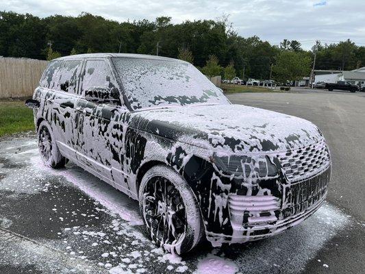 Range Rover receiving a wash & polish service