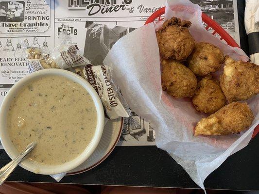 New England clam chowder soup