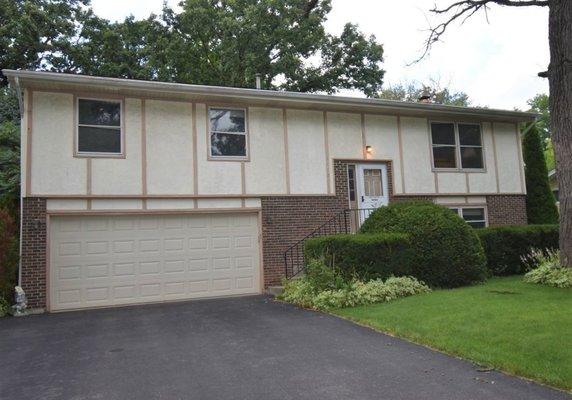 SOLD! 2-1/2 Bath Raised Ranch in Lake Zurich. We can sell yours too! Call for details! 847-989-3476