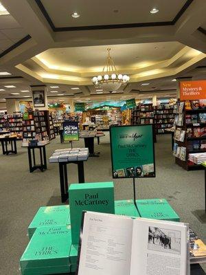 Barnes & Noble