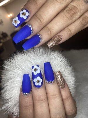 Maria and the staff are always very sweet and understanding. Mainly give the honest opinion to make sure your nails look A1