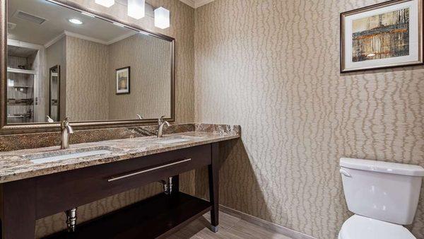 Executive Suite - Bathroom