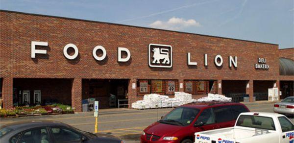 This is the Food Lion at Salisbury Marketplace, pictured in April of 2003. This was prior to the 2004 Charlotte market renewal.