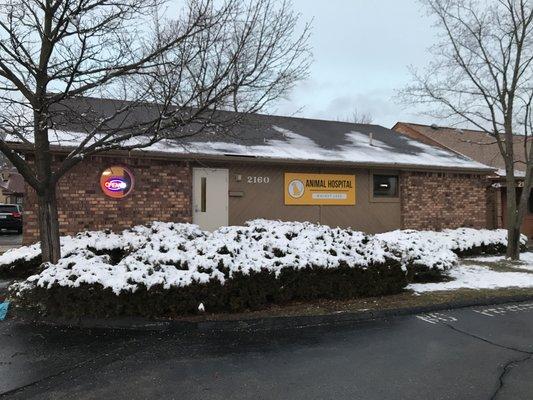 Walnut Lake Animal Hospital on a snowy morning in Bloomfield Hills, MI.