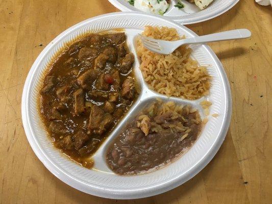 Carne Guisada. Se sirve con tortillas de maíz o harina.