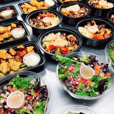 Healthy variety of our brands. Weather you in the mood for salads, chicken plates, salmon bowls, or cauliflower pizza, we have the range!