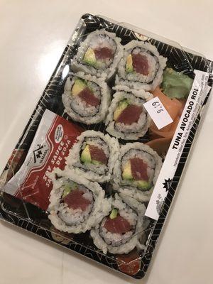 Tuna avocado roll