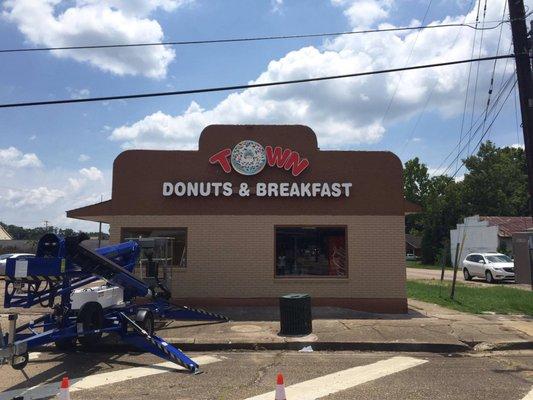 Town Donuts & Breakfast