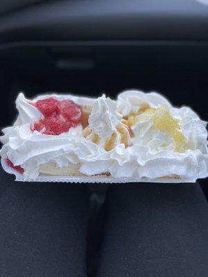 Banana split sundae