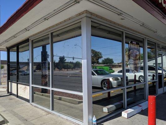 Flat Glass Tinting at Winchell's Donuts