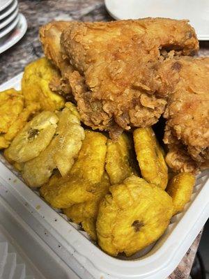 Wings with Fried Platanos