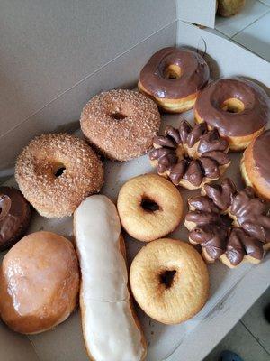 I spy da plain (my favorite) and cinnamon crumb (fresh and decent this morning). The one and only maple bar in the box was a B.