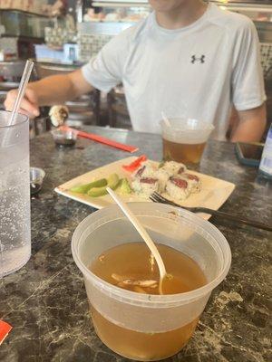 Clear soup, tuna & avocado rolls