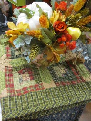 Beautiful Holiday Centerpieces to dress your table.. Linens too!