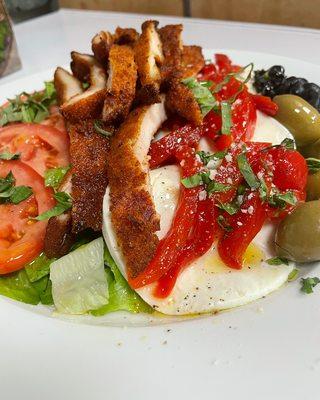 Caprese salad with fried chicken