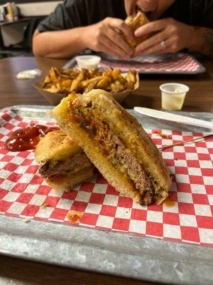 Wow! Very impressed with this tiny burger spot!! The bread on the bun melts in your mouth. Be prepared to wait for perfection!