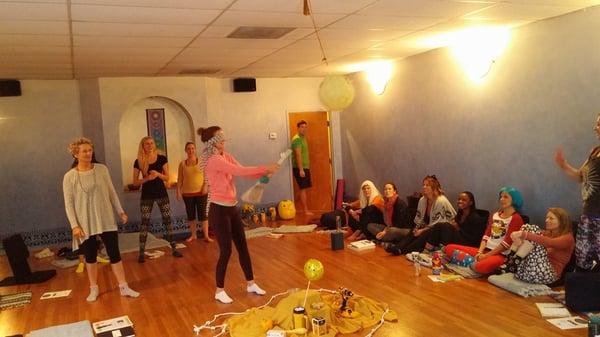 Fun during yoga teacher training, work with Manipura chakra.