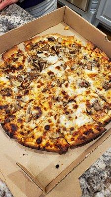 (Pork) sausage and mushroom pizza...