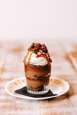 Mississippi Mud Jar

chocolate pudding, caramel, chantilly cream, oreo pecan chocolate crumble