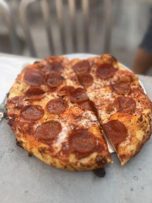 Pepperoni pizza (personal)