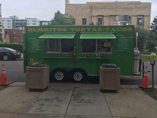 New trailer across the street same burritos better than ever