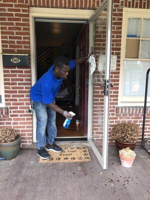 Cleaning the glass door