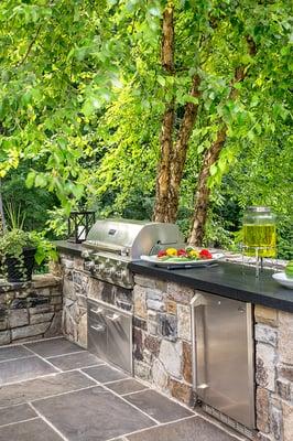 Outdoor Kitchen, Stainless Appliances, Granite Counters