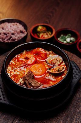 Soft Tofu Soup (Seafood and Beef)