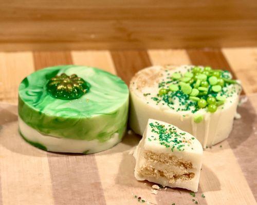 St Patricks Day, Handmade, White Chocolate Covered Oreos decorated for great gifts!